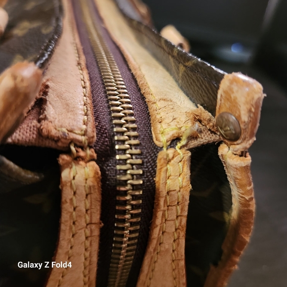 Authentic Louis Vuitton Popincourt Monogram Hand Bag - Picture 6 of 16